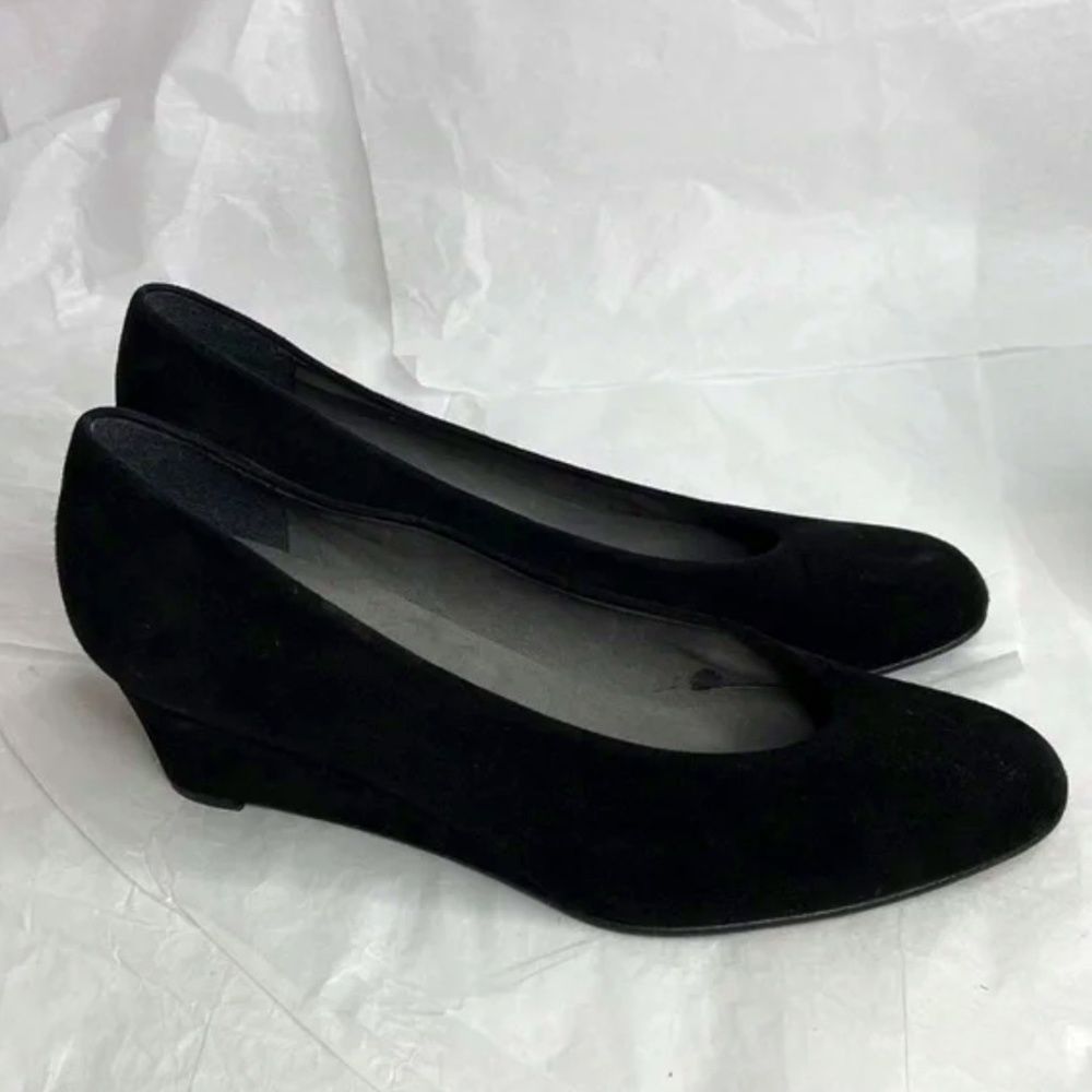 Stuart Weitzman black leather 2.5” wedge size 9 1/2 almost like new condition